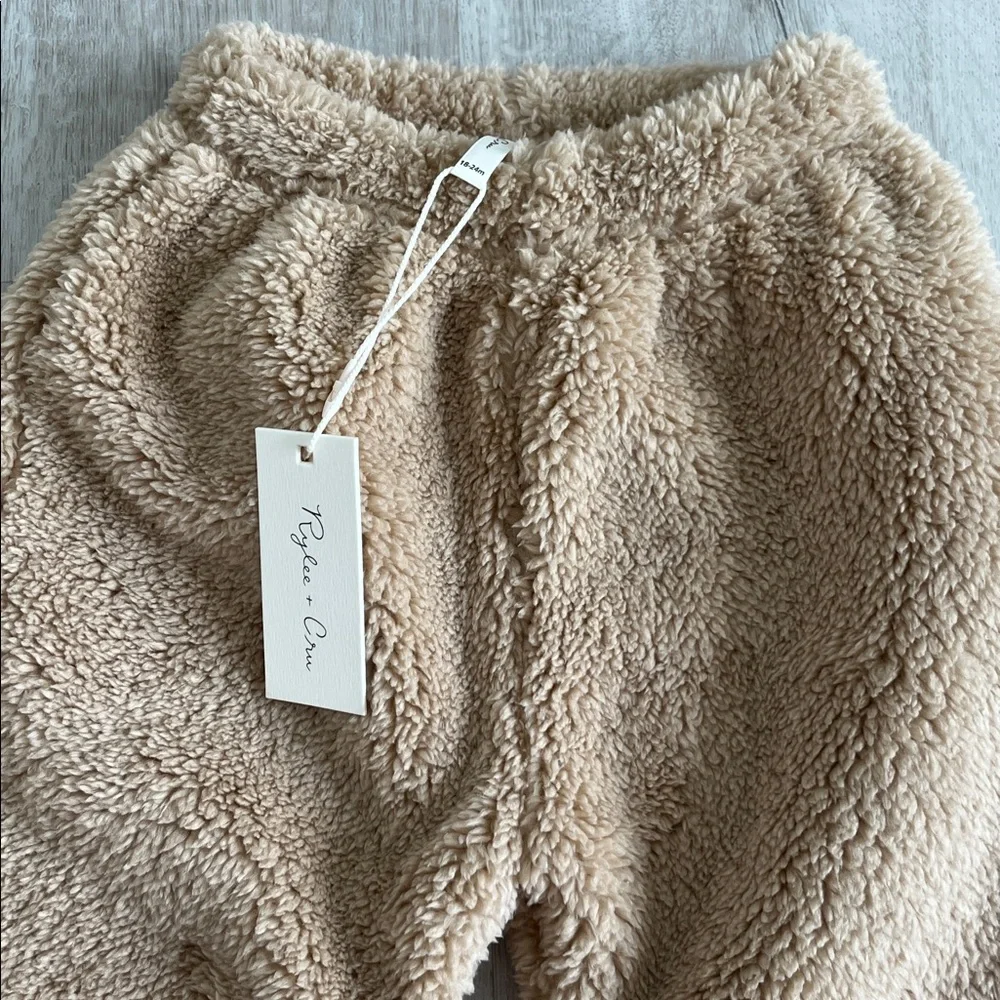 Rylee + Cru Sherpa Jogger Pants Sweatpants Beige Cozy 18-24 M NWT Winter Neutral
